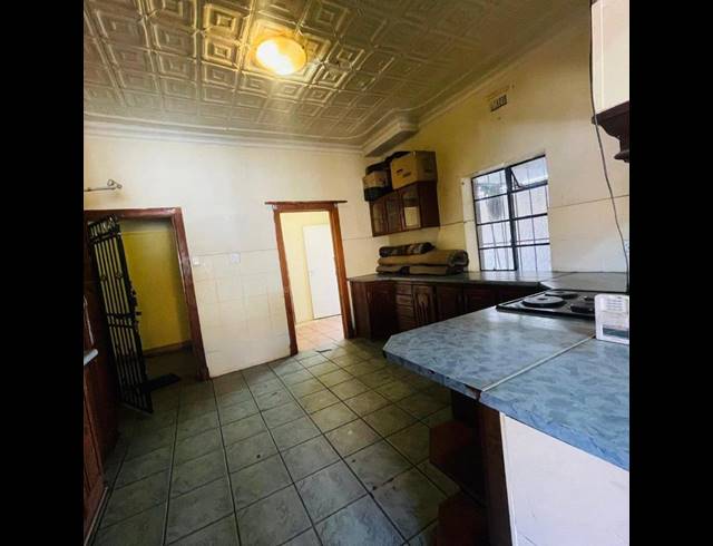 8 BEDROOM HOUSE FOR SALE IN BOKSBURG SOUTH